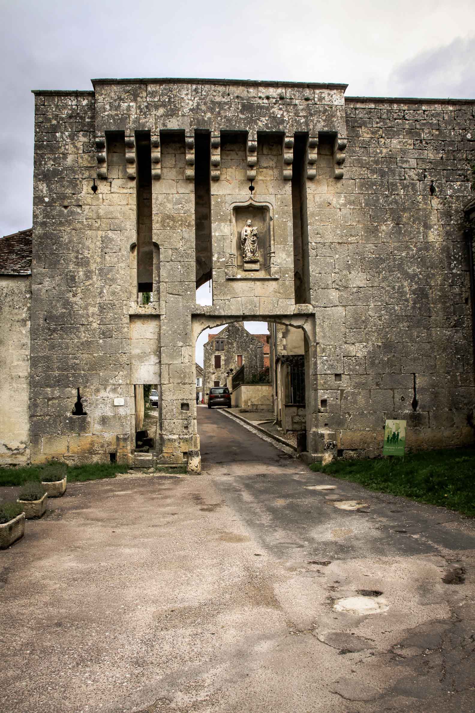 La Porte de Flavigny sur Ozerain