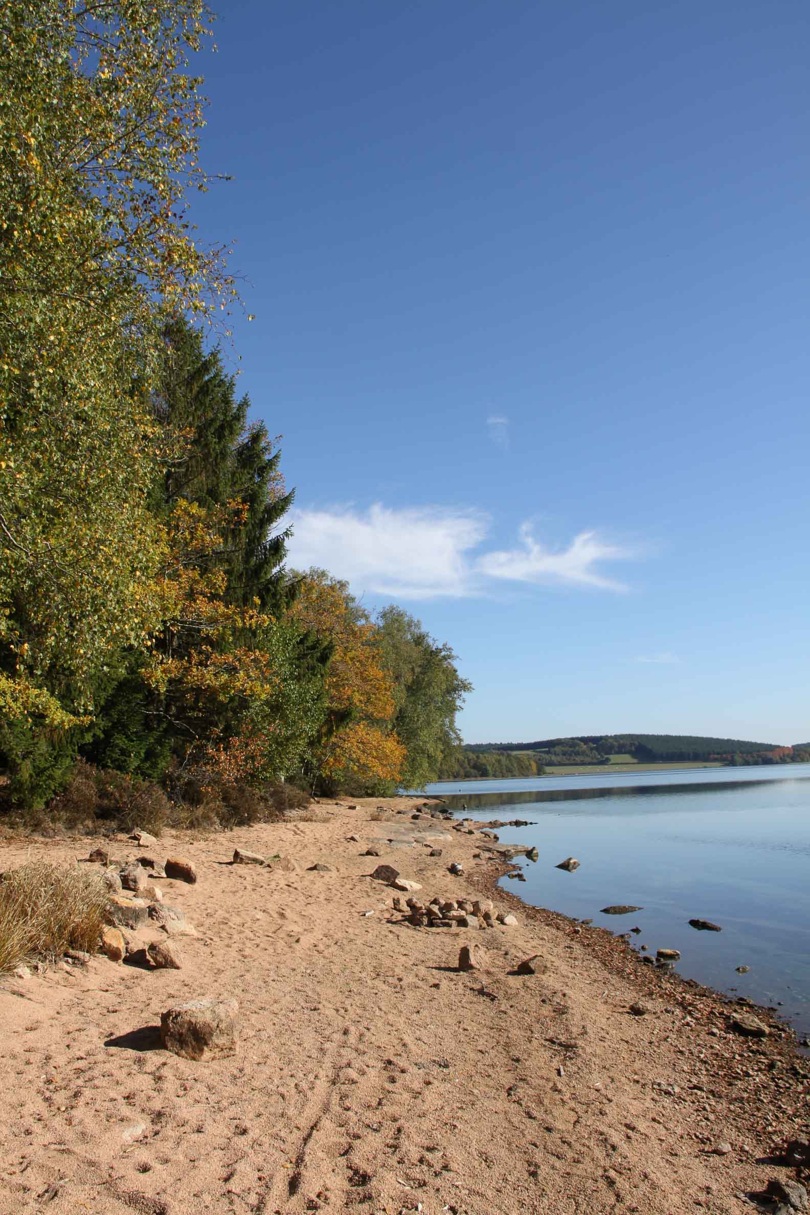 Lac de Saint-Agnan octobre 2017 sur le sentier autour du lac (2)